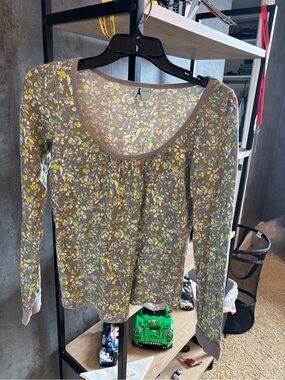 DAMSEL Floral Scoop Neck Long Sleeve Top - Taupe with Yellow & Green